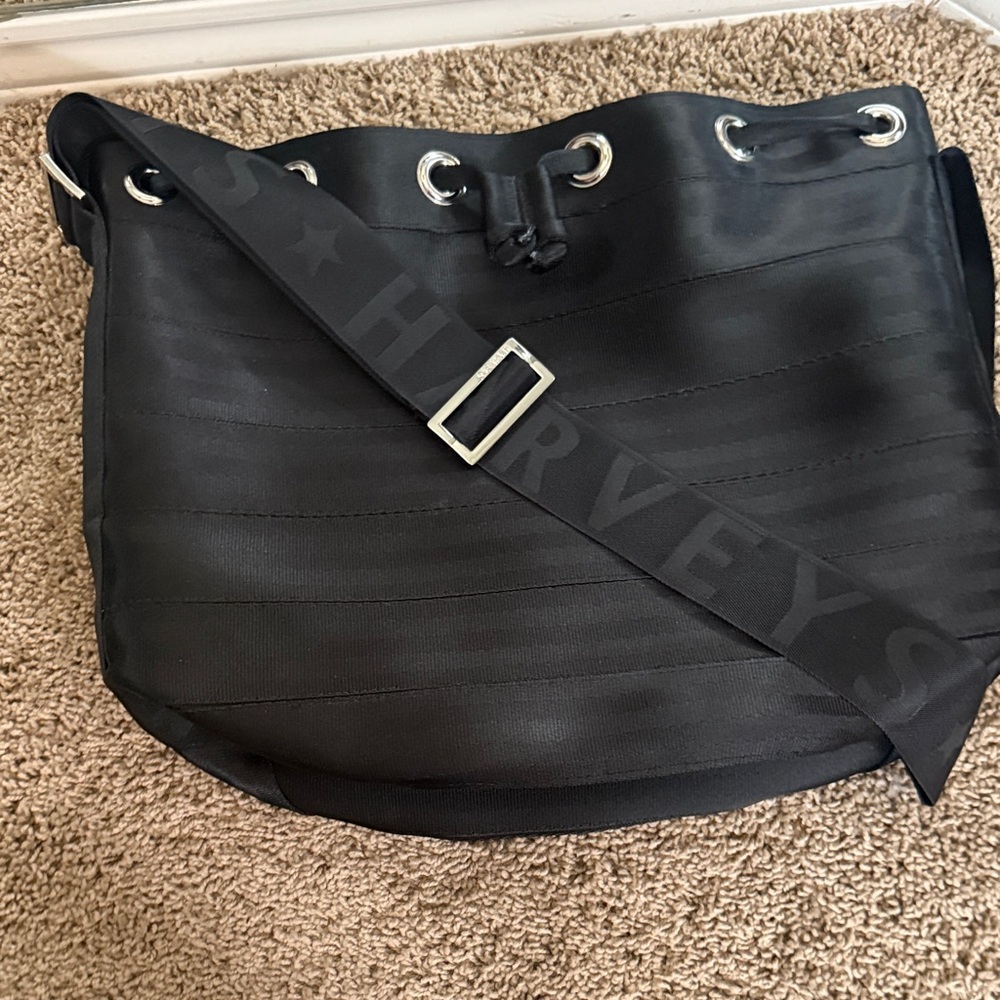 Harveys Black Shoulder Seatbelt Bucket Bag Large - Picture 2 of 9
